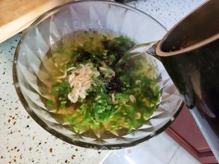 芫荽虾皮紫菜汤的做法步骤:7