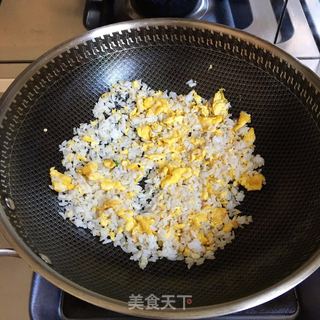 #豌豆炒饭的做法图解5