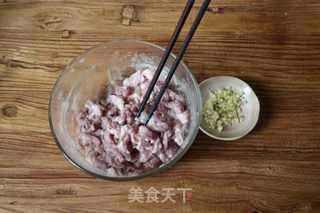 蒜苔炒肉的做法步骤：4