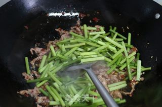 蒜苔炒肉的做法步骤：9