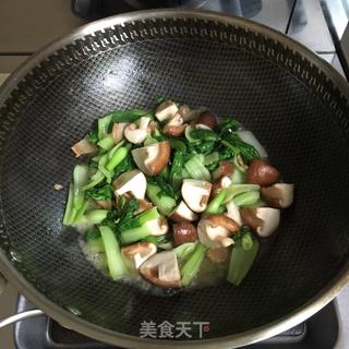 油菜炒香菇的做法步骤：4