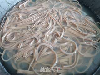 玉米牛肉酱荞麦面的做法步骤:3