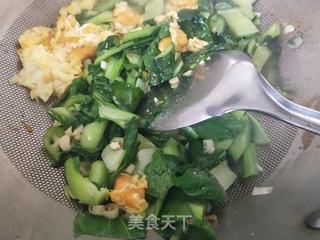 油菜炒鸡蛋的做法步骤：4