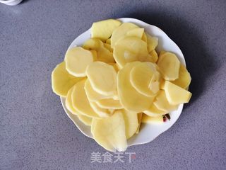 麻辣土豆片的做法步骤:2