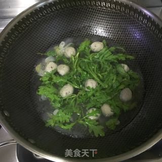 茼蒿鱼丸汤的做法步骤：4