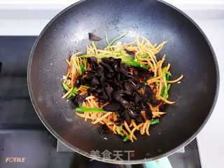 好吃到舔盆的鱼香肉丝的做法步骤:6