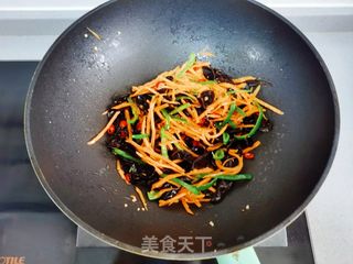 好吃到舔盆的鱼香肉丝的做法步骤:7