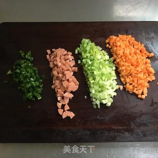 香芹火腿炒饭的做法步骤：2