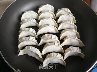 茄子肉馅煎饺的做法步骤：7