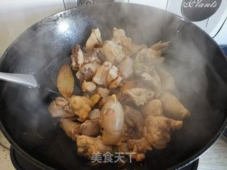 香菇土豆炖鸡块的做法步骤：7