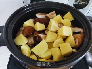 香菇土豆炖鸡块的做法步骤:12