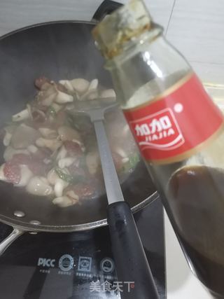 香肠炒蘑菇的做法步骤：7