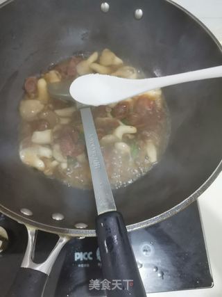 香肠炒蘑菇的做法步骤：8