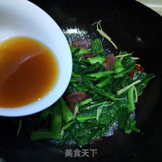 腊肠炒芥兰 的做法步骤:11
