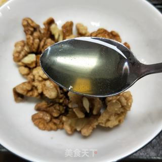 红枣夹核桃 的做法步骤:3