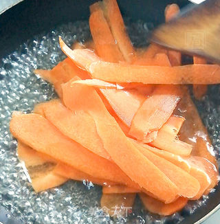 装饰用胡萝卜蜜饯 的做法步骤:3