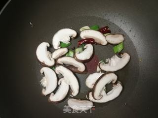 香菇白菜炖鸡块的做法步骤:4
