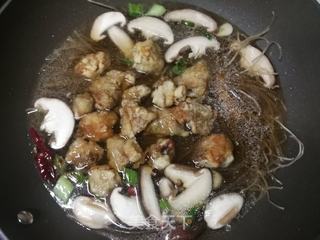 香菇白菜炖鸡块的做法步骤:7