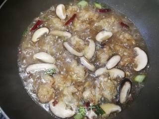香菇白菜炖鸡块的做法步骤:8