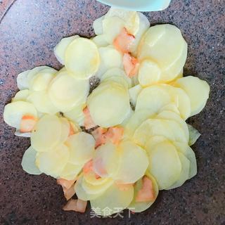腊肉炒土豆片的做法步骤：4
