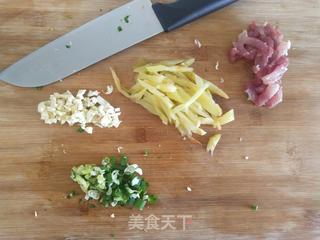榨菜肉丝面的做法步骤:2