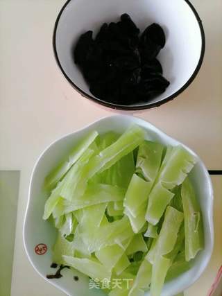 素炒莴笋的做法步骤：1