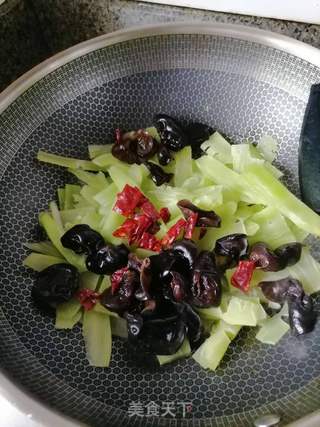 素炒莴笋的做法步骤：3