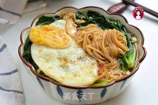 煎蛋菠菜汤面的做法步骤:11