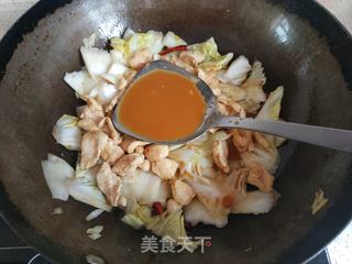 白菜炒鸡肉的做法步骤:10