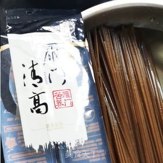 危险！美味喷发！荞麦面条，健康饮食的开始的做法步骤：1