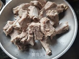 南瓜烧排骨的做法步骤:2