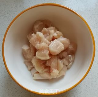 双椒炒鸡丁的做法步骤:3