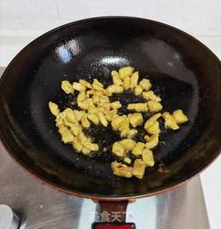 双椒炒鸡丁的做法步骤:6