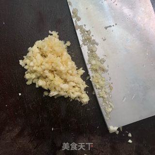 蒜蓉粉丝蒸龙虾的做法步骤：3