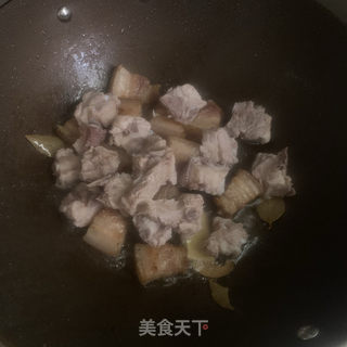 五花肉排骨焖白豆干的做法步骤：8