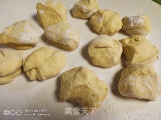 南瓜椰蓉面包的做法步骤:5