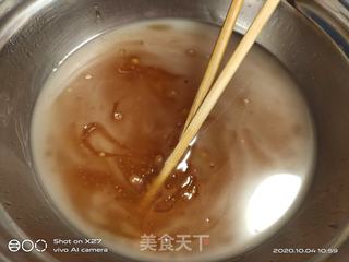 咸蛋黄豆沙月饼的做法步骤:4