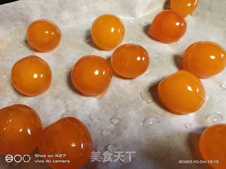 咸蛋黄豆沙月饼的做法步骤:6