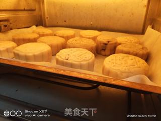 咸蛋黄豆沙月饼的做法步骤:19