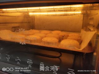 咸蛋黄豆沙月饼的做法步骤:21