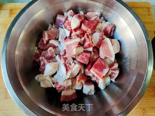 牛腩炖萝卜的做法步骤:2
