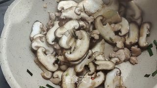 香菇鸡肉粥的做法步骤:5