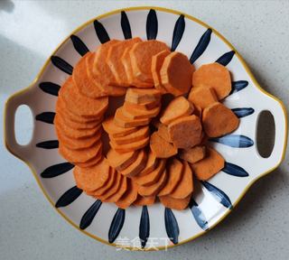 红薯芝麻饼的做法步骤:2