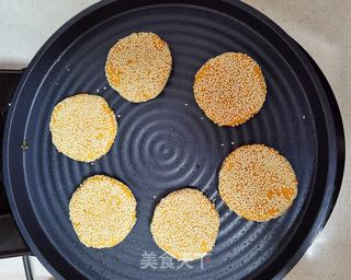 红薯芝麻饼的做法步骤:12