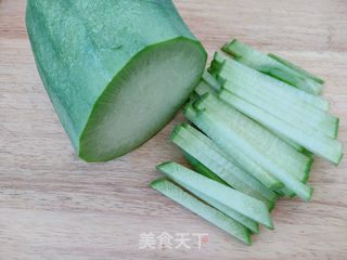 炝拌萝卜条咸菜的做法步骤:2