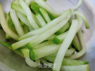 炝拌萝卜条咸菜的做法步骤:6