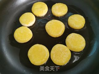 香煎玉米饼的做法步骤：5