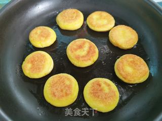 香煎玉米饼的做法步骤：6