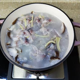 生滚鱼片粥的做法步骤:12
