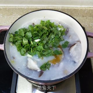 生滚鱼片粥的做法步骤:14